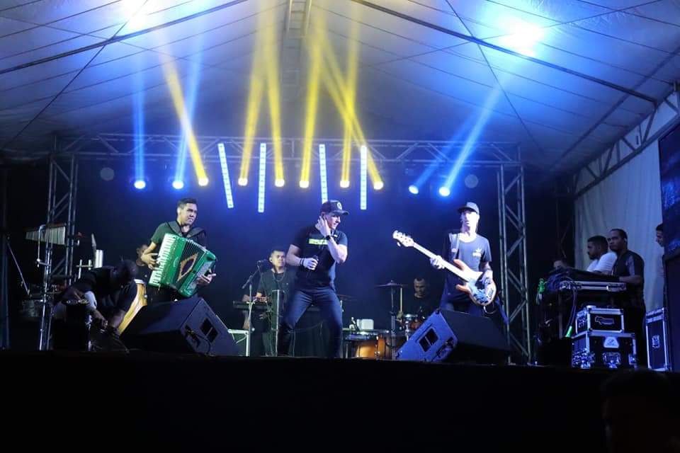 Prefeito e vice de Monsenhor Gil participam de encerramento de festejos - Imagem 12