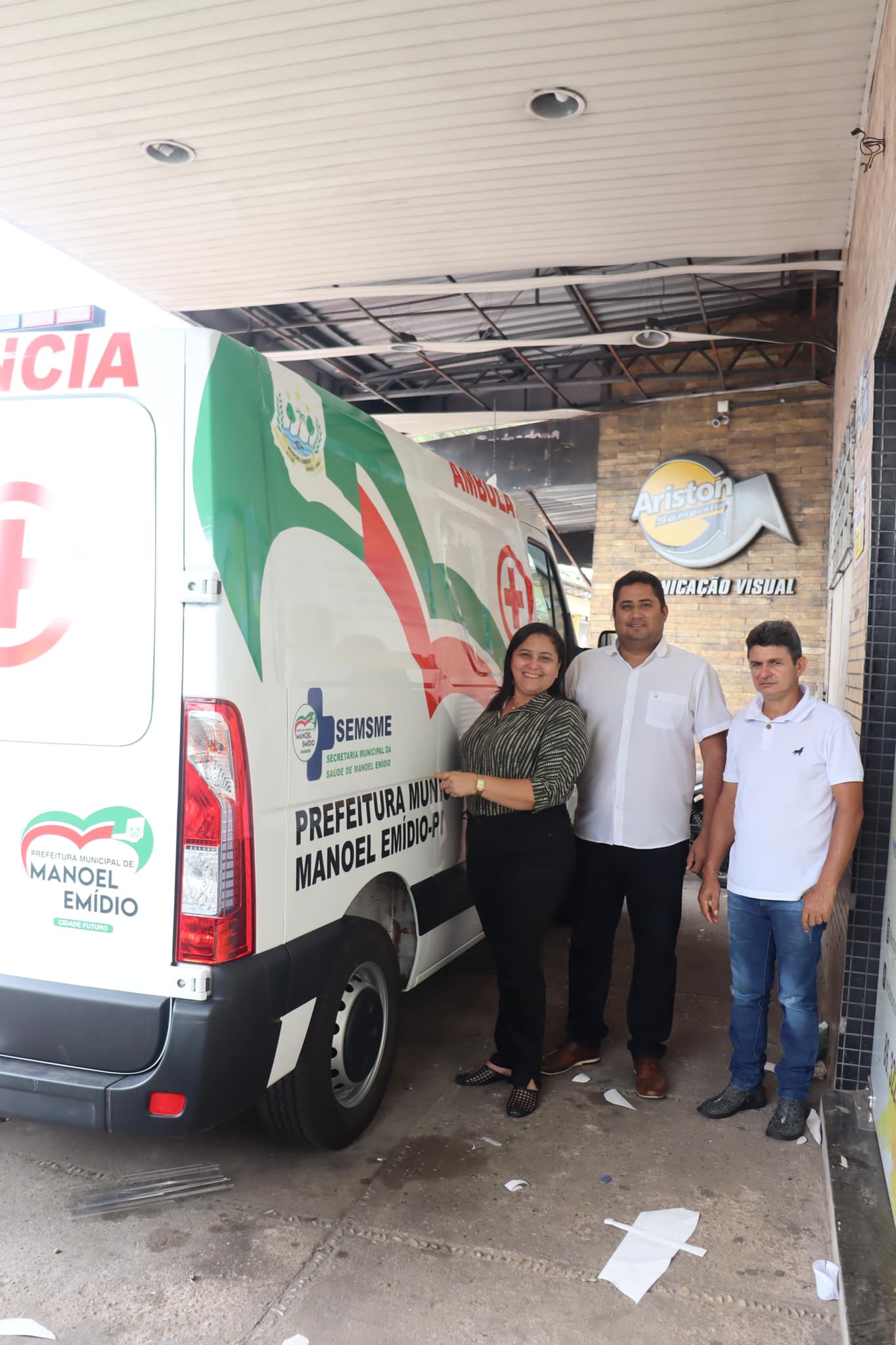 Prefeita de Manoel Emídio recebe nova ambulância. - Imagem 5