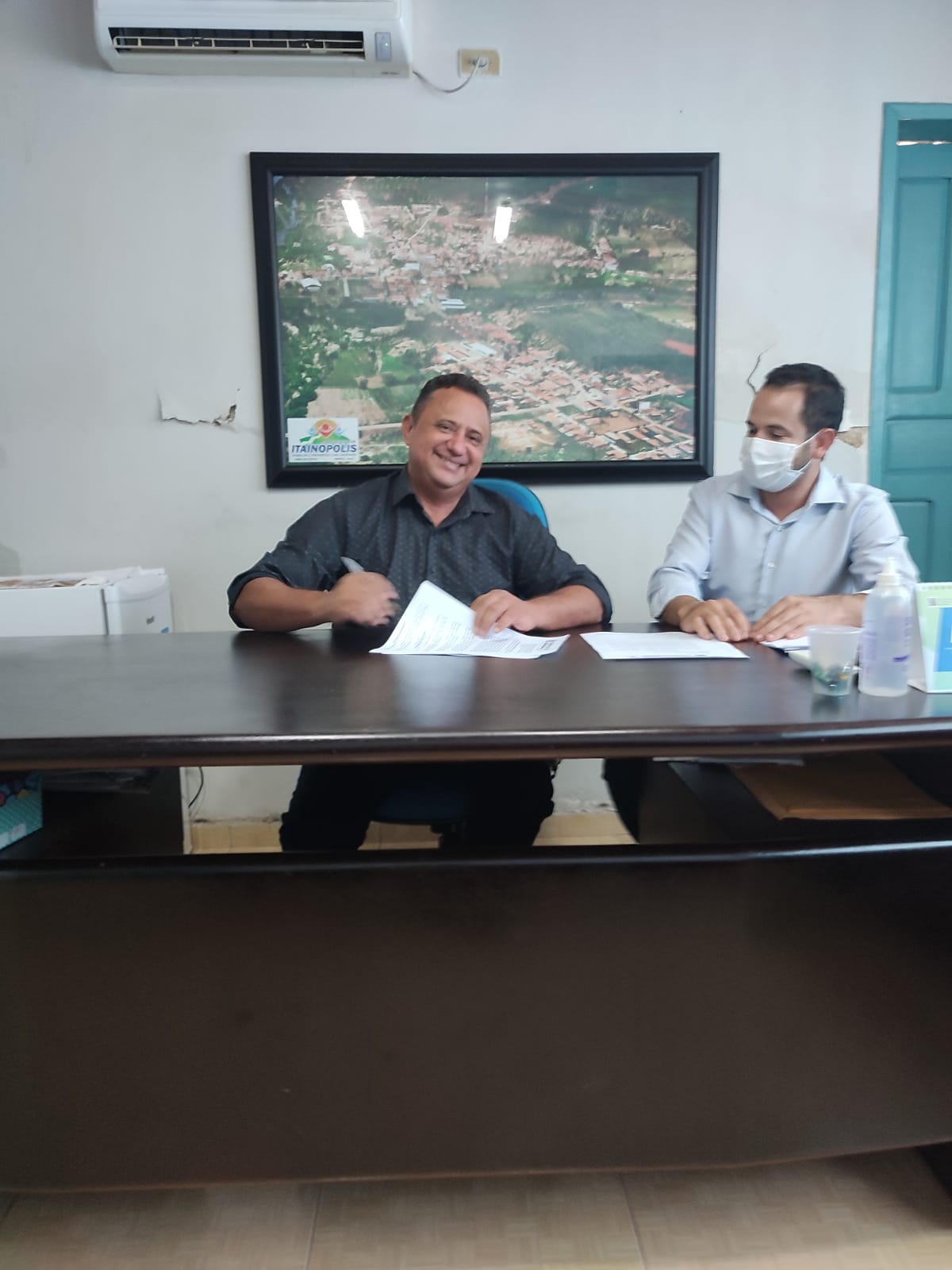 Miguel Rodrigues (Prefeito de Itainópolis) e Dr. Roberto Leal (Assessor Jurídico) 