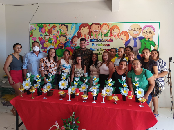 Prefeitura de Itainópolis promove curso de flores e aplique em EVA.