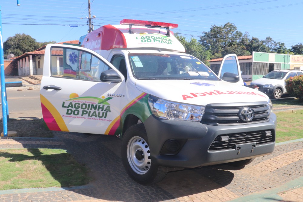 Prefeita Kelly Alencar entrega Nova Ambulância que vai atender a população - Imagem 2