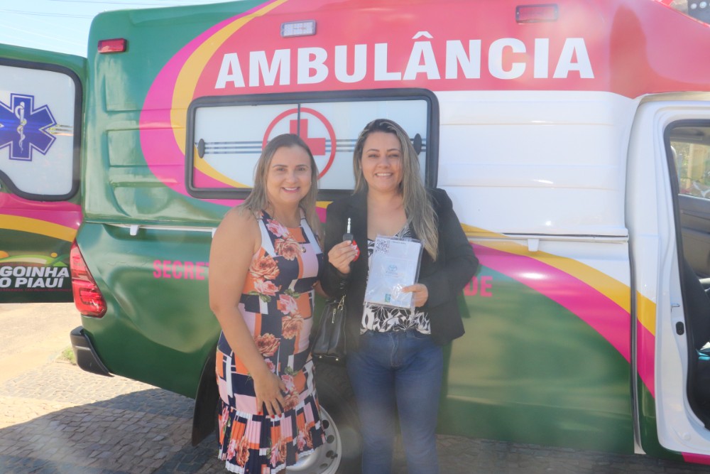 Prefeita Kelly Alencar entrega Nova Ambulância que vai atender a população - Imagem 1