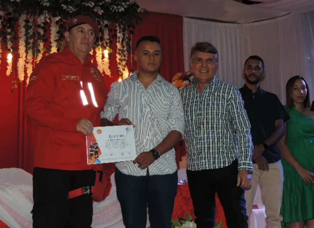 Prefeito João Luiz participa de formatura de bombeiros civis - Imagem 6