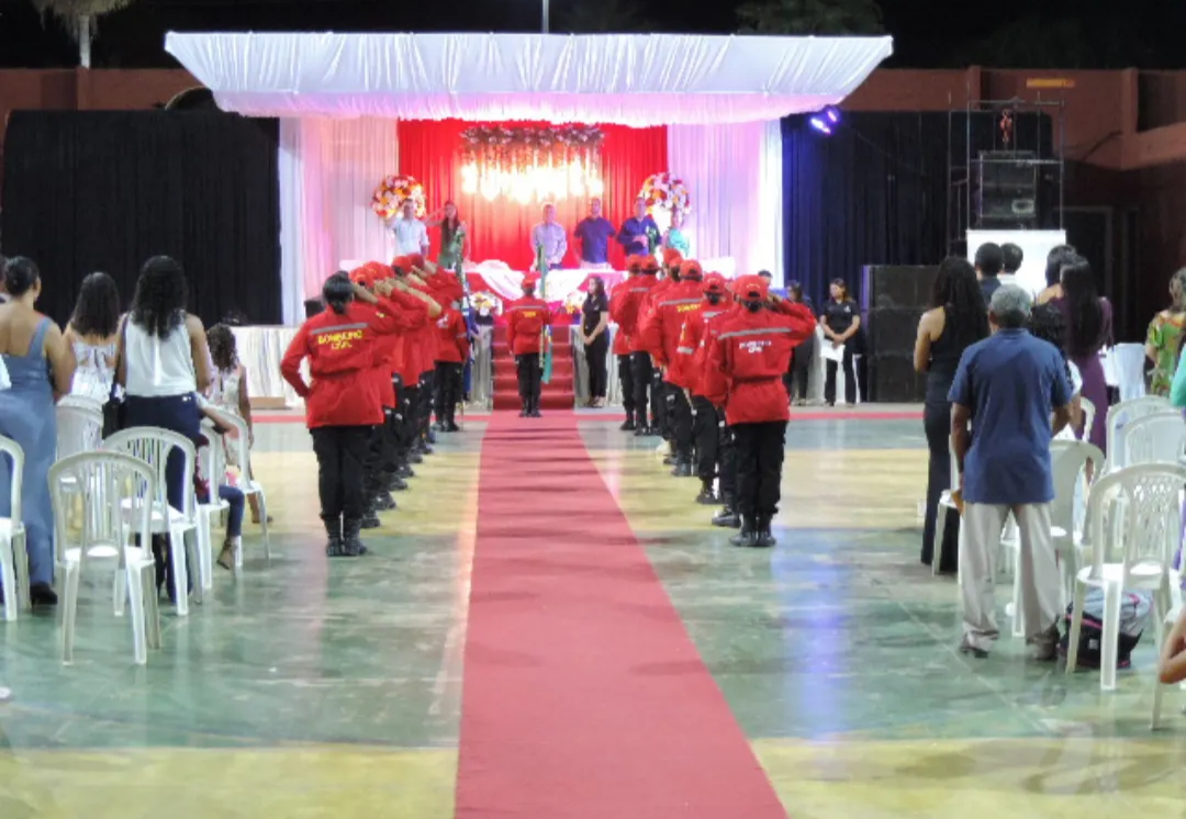 Prefeito João Luiz participa de formatura de bombeiros civis  