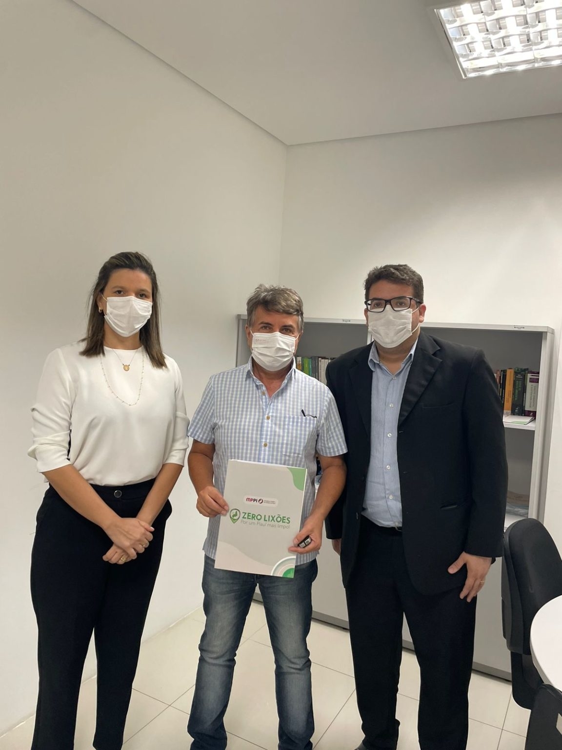 Prefeito de Monsenhor Gil assina acordo com Ministério Público do Piauí 