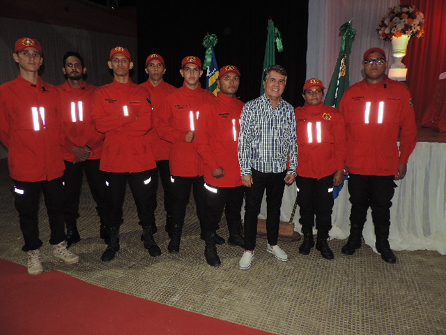 Prefeito João Luiz participa de formatura de bombeiros civis - Imagem 10