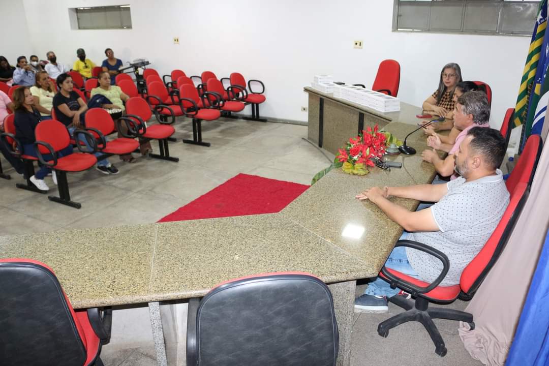 Prefeito João Luiz entrega tablets para Agentes Comunitários de Saúde   - Imagem 4