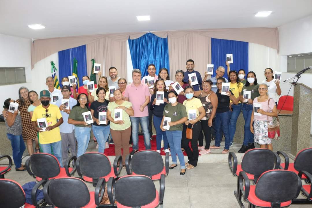 Prefeito João Luiz entrega tablets para Agentes Comunitários de Saúde   - Imagem 2