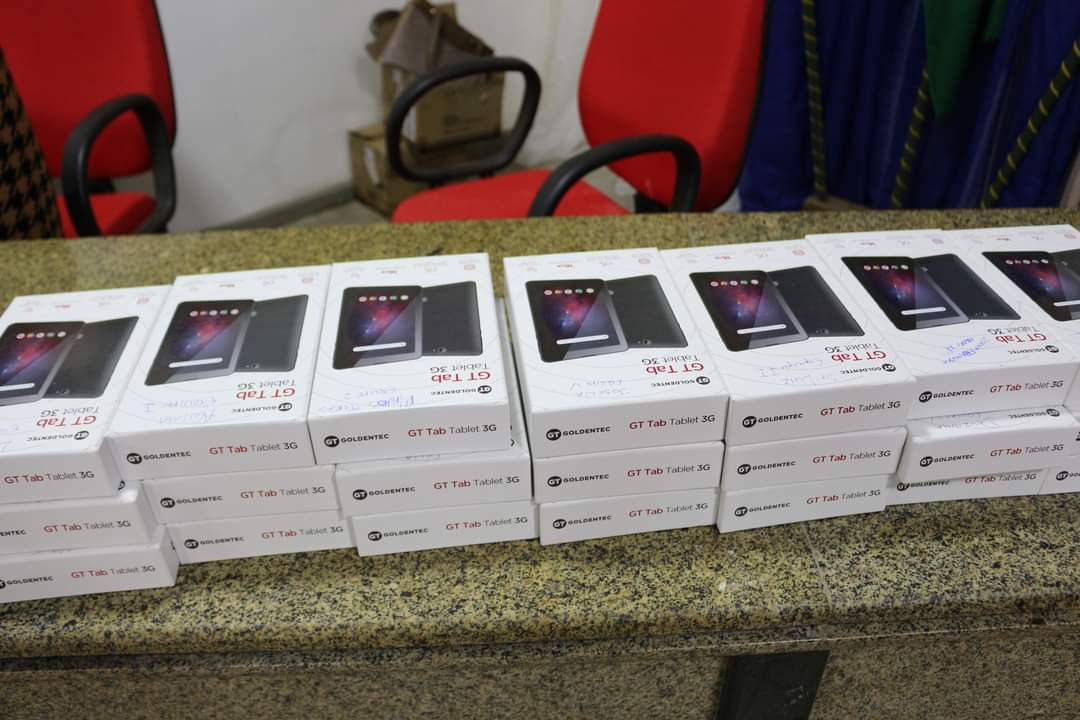 Prefeito João Luiz entrega tablets para Agentes Comunitários de Saúde   - Imagem 1