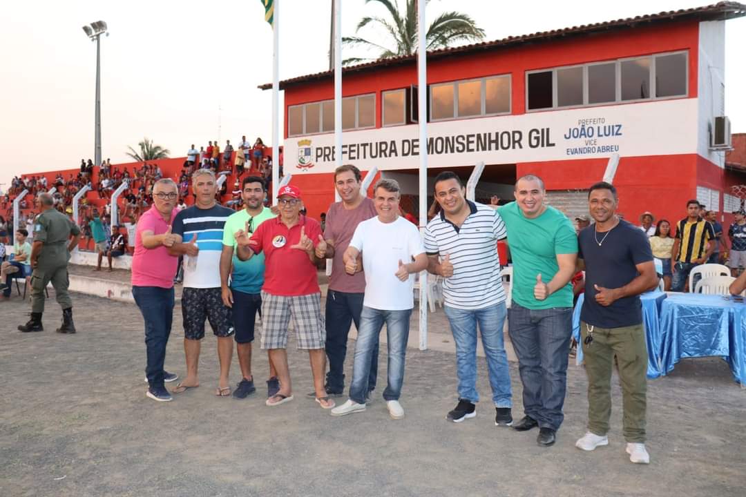 Prefeito João Luiz e vice Evandro Abreu na abertura do Municipal 2022 - Imagem 3