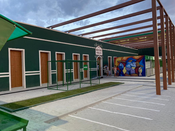 Prefeita Ivanária Sampaio entrega prédio reformado público municipal