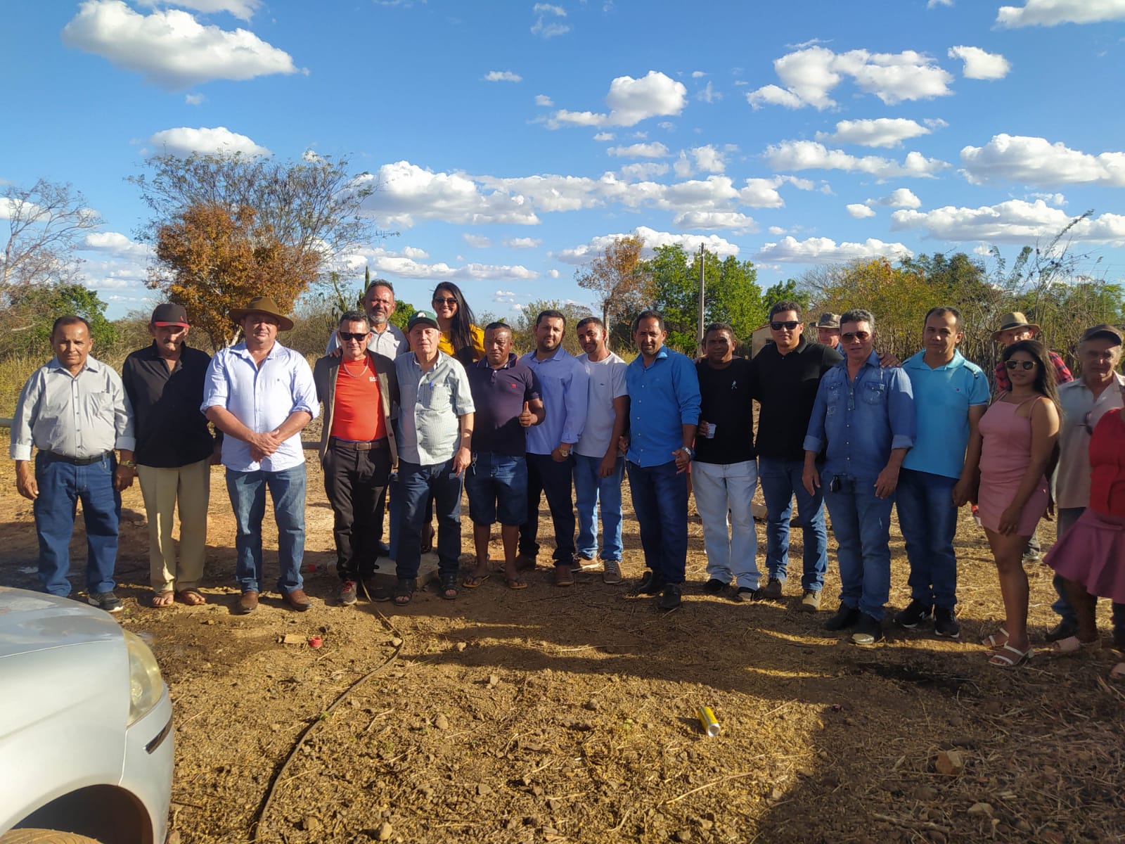 Prefeito Miguel Rodrigues confraterniza com moradores em Lagoa Achada - Imagem 3