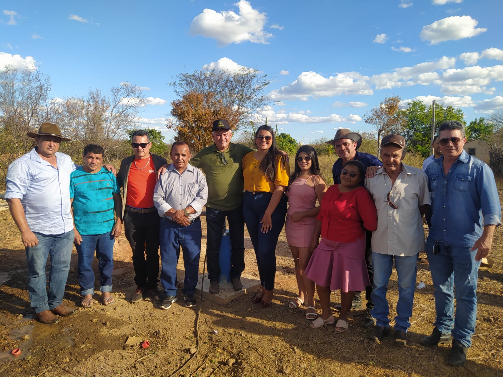 Prefeito Miguel Rodrigues confraterniza com moradores em Lagoa Achada - Imagem 7