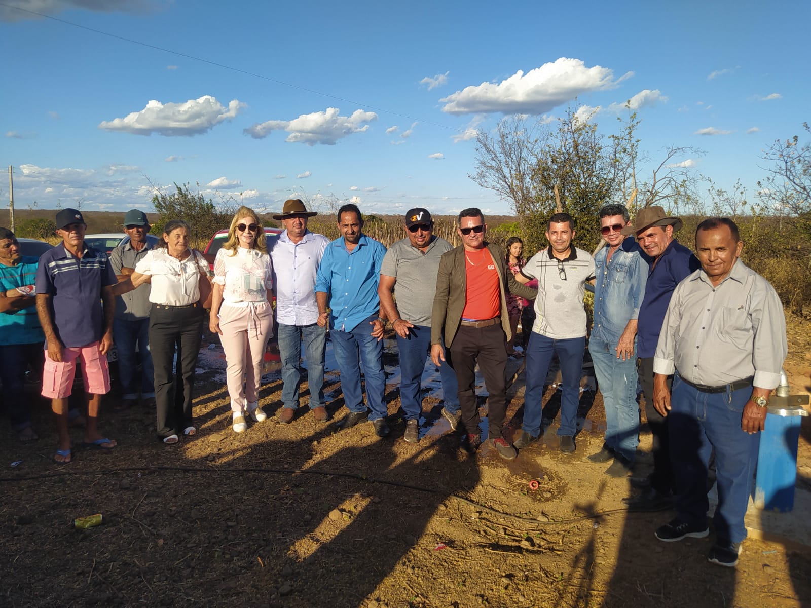 Prefeito Miguel Rodrigues confraterniza com moradores em Lagoa Achada - Imagem 2