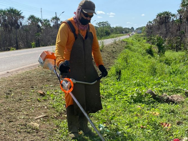 Prefeita Ivanária Sampaio Intensifica Limpeza Pública em Esperantina