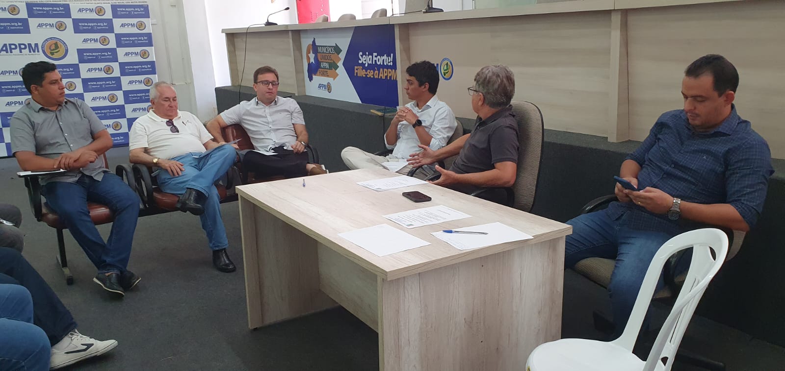 Prefeitos do Médio Parnaíba se reúnem para deliberar algumas ações - Imagem 2