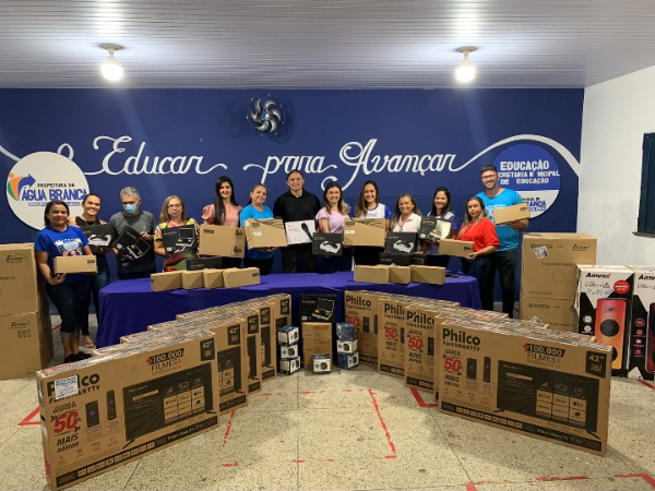 Escolas de Água Branca recebem novos equipamentos para ano letivo de 2023