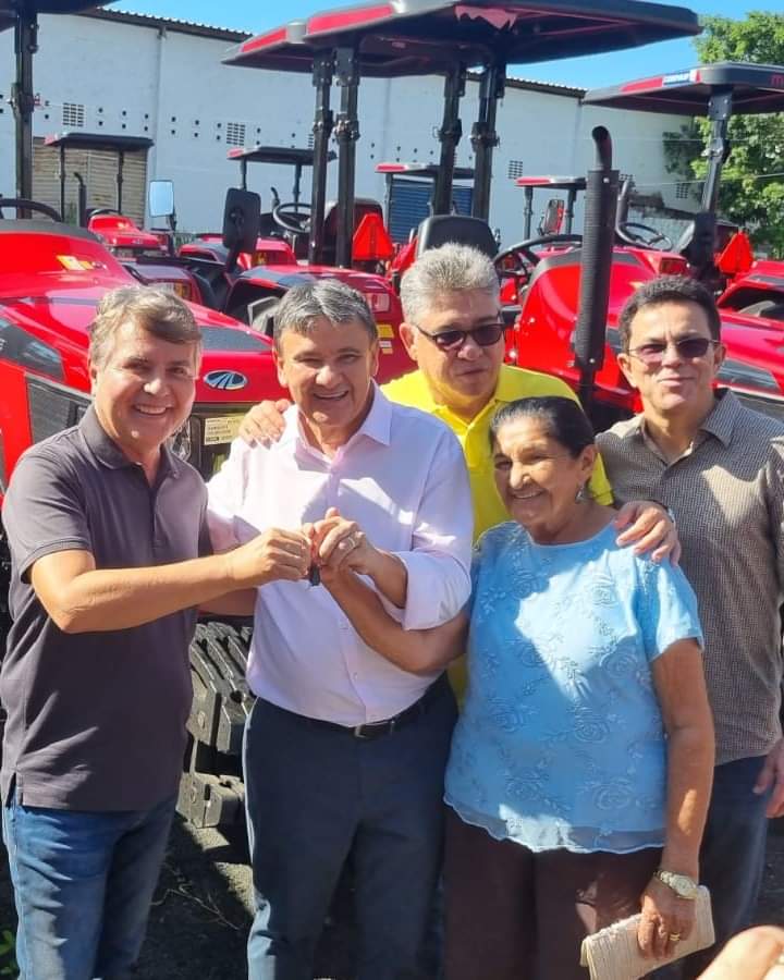 Prefeito João Luiz recebe máquina agrícola do Ministro Wellington Dias - Imagem 1