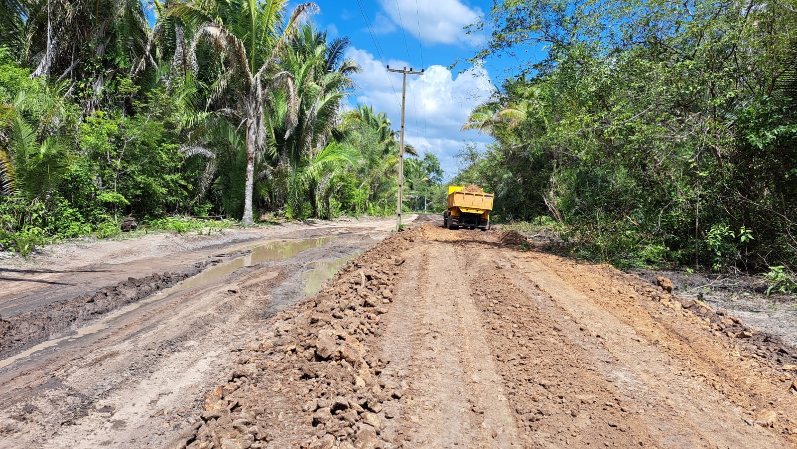 Prefeitura realiza recuperação de estrada na comunidade Várzea - Imagem 1