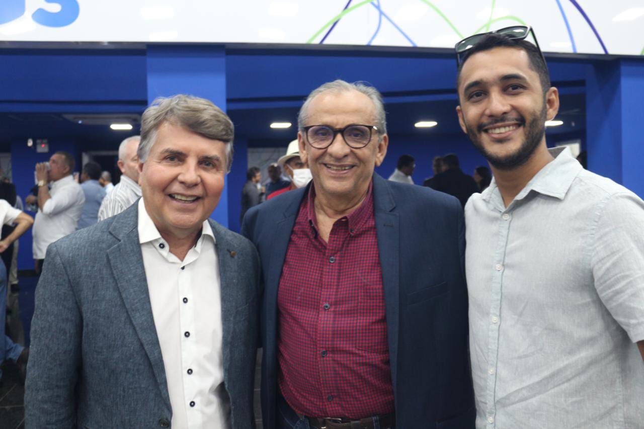 Prefeito João Luiz e presidente da AMPAR participa de posse em Teresina  - Imagem 9