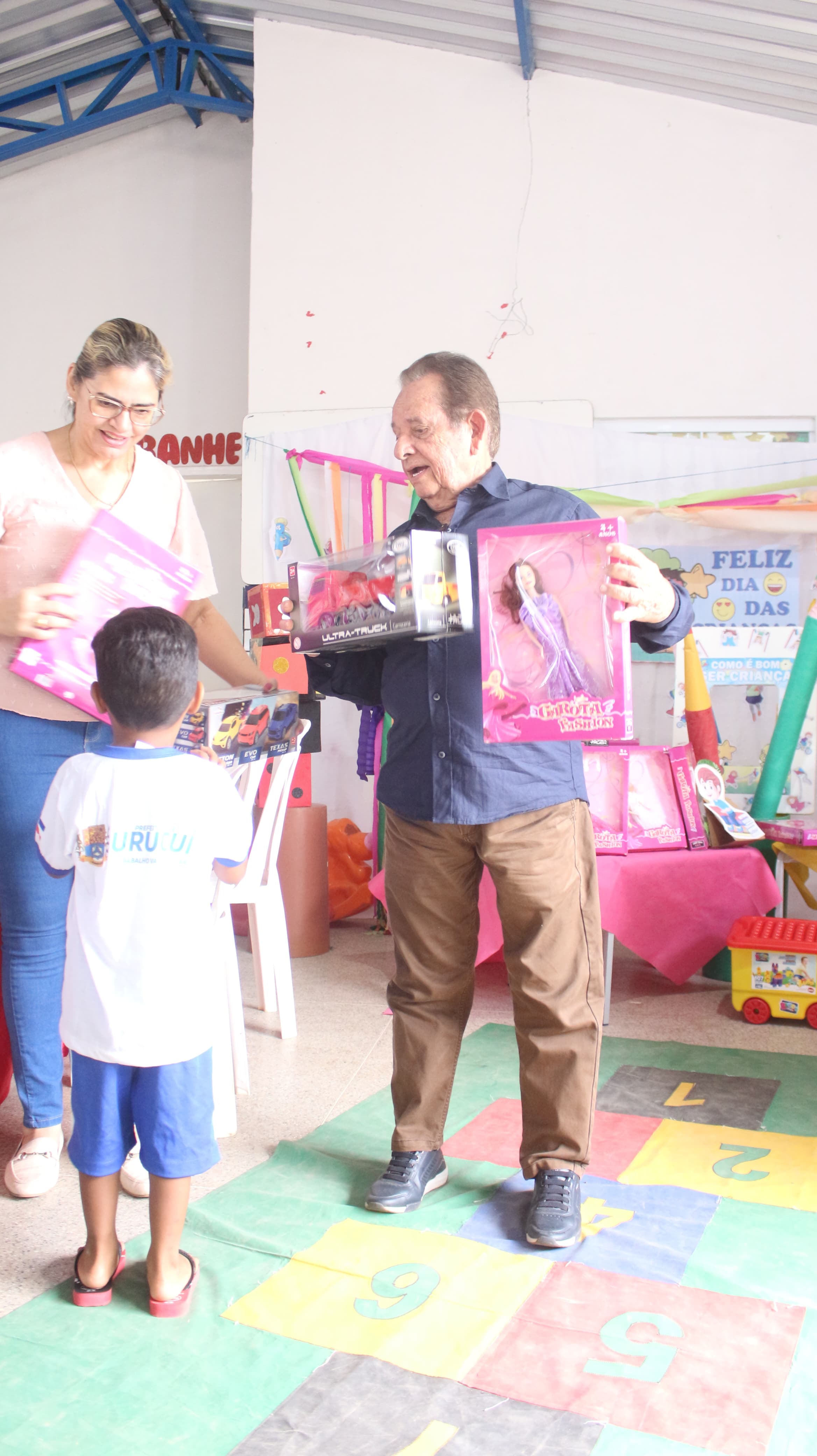 Distribuição de Brinquedos Marca as Celebrações do Dia das Crianças em Uruç - Imagem 1