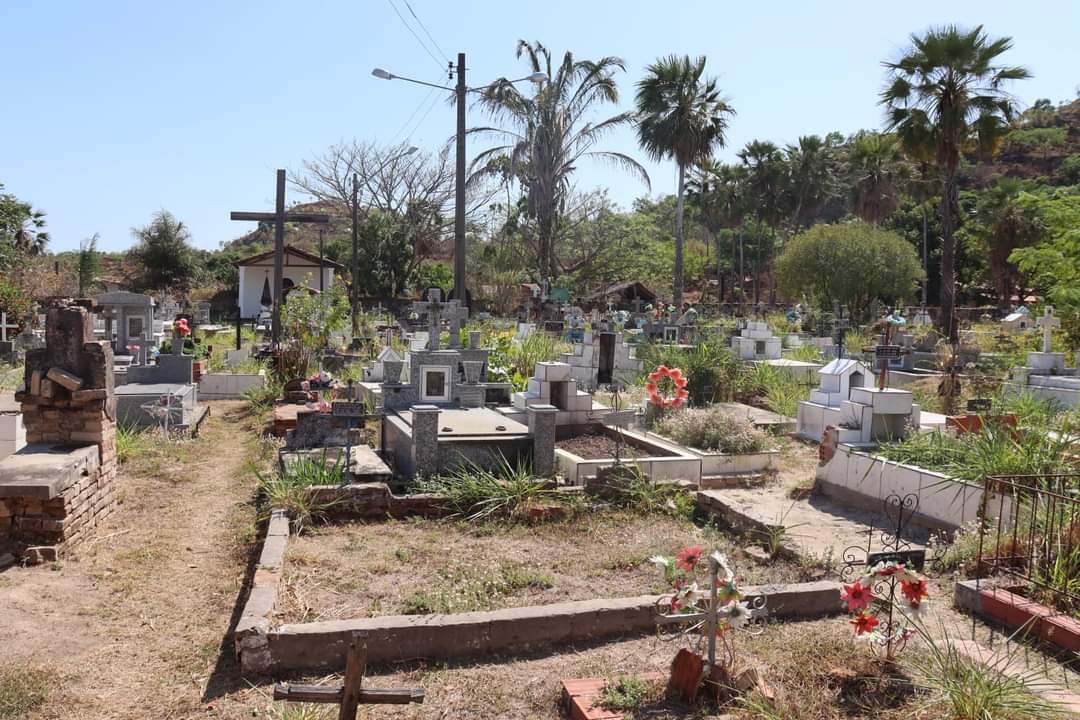 Prefeitura de Monsenhor Gil prepara cemitérios para o Dia de Finados  - Imagem 2