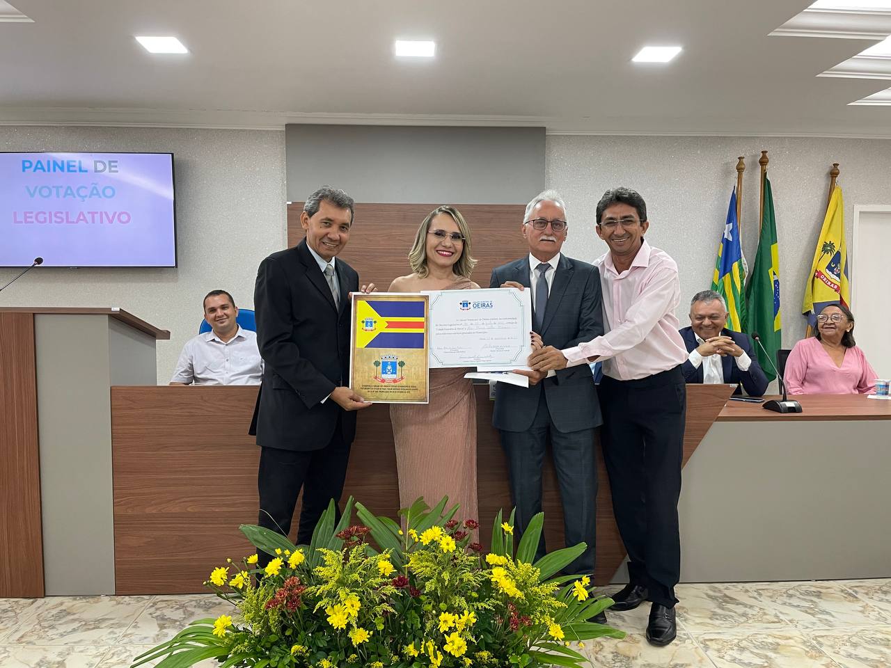 Padre Kleyton e médica Alice Coelho recebem Título de Cidadania Oeirense  - Imagem 3