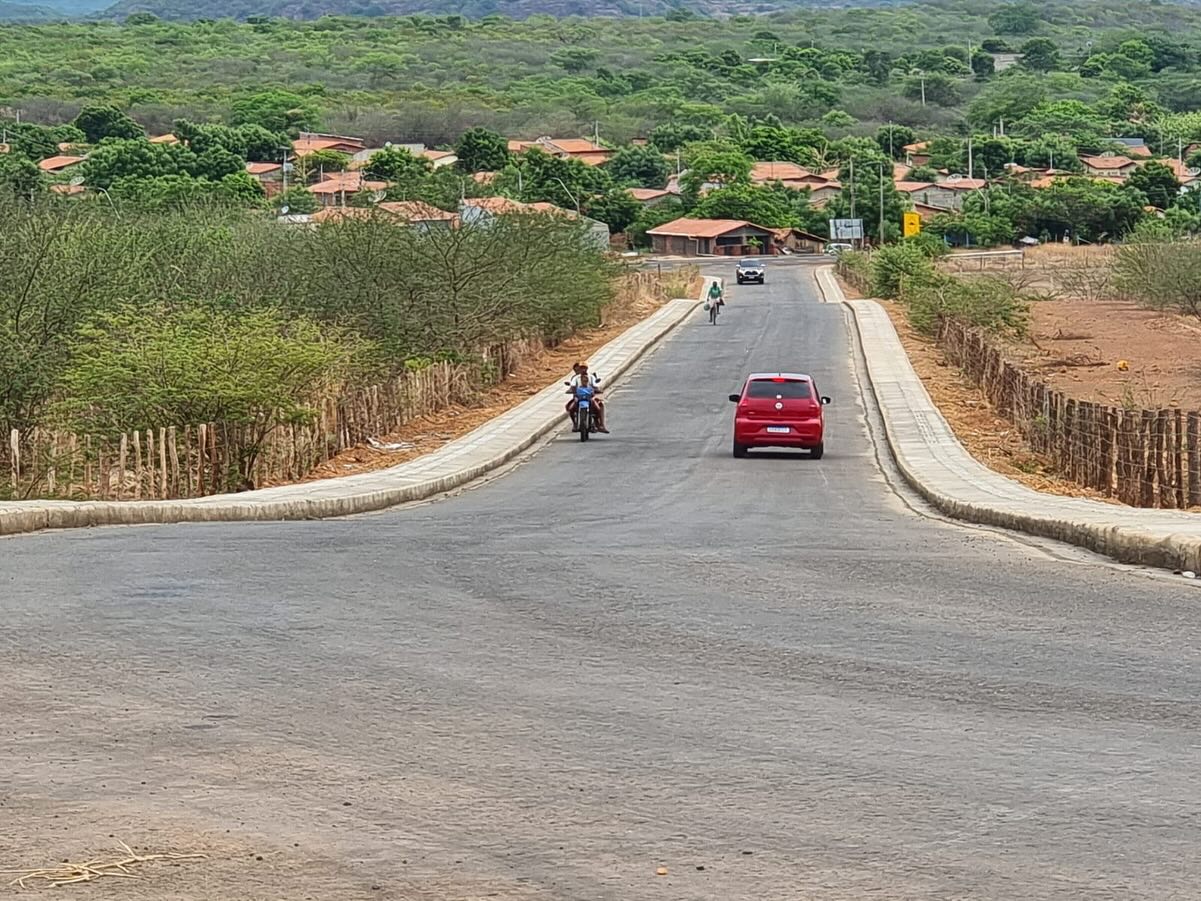 Prefeito entrega 4km de asfalto e melhora acesso ao Bairro Soizão em Oeiras - Imagem 1