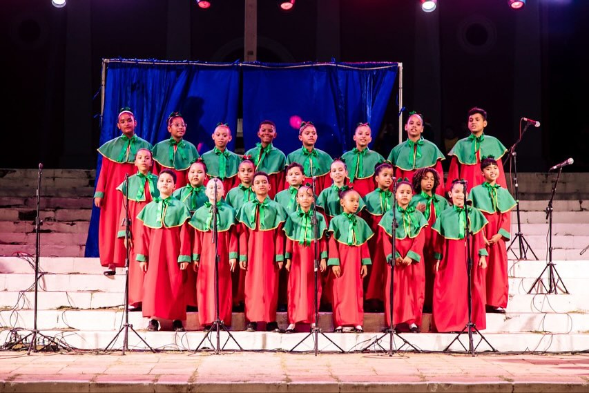 Coral da Educação Municipal de Oeiras brilha no Natal do Palácio de Karnak - Imagem 2