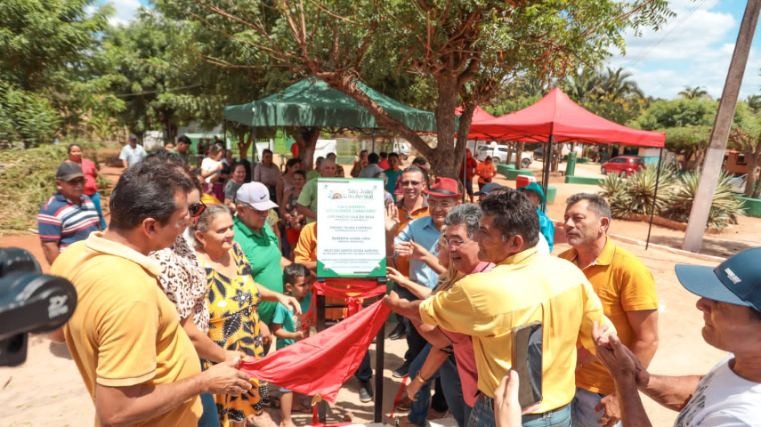Inauguração de calçamento e abastecimento de água em São João do Arraial