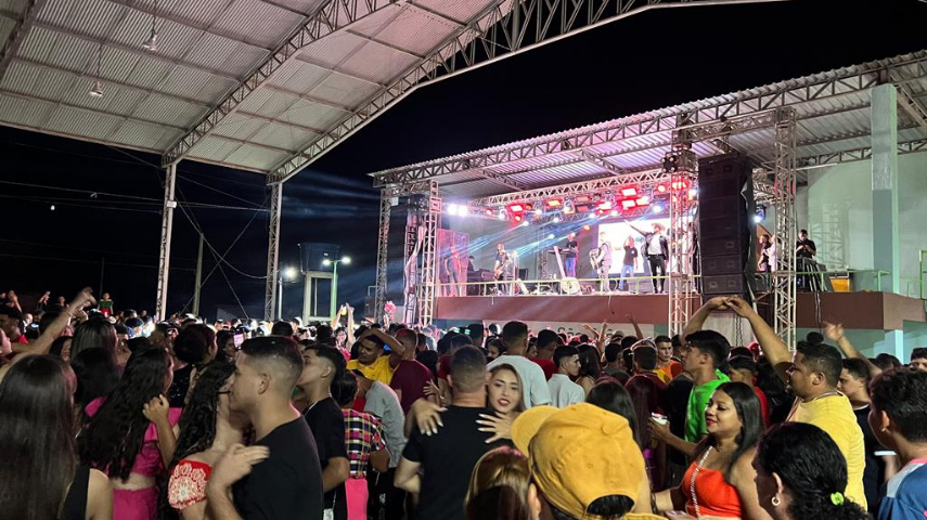 Josué Bom de Faixa e Fabinho Testado show de 27 anos de São João do Arraial