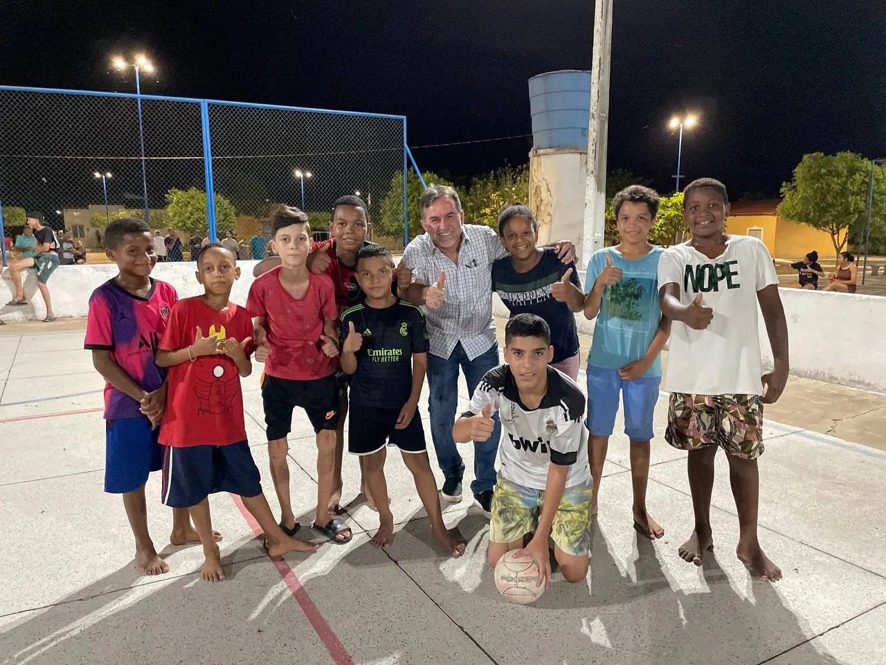 Prefeito entrega nova iluminação da Praça do Parque Leste em Oeiras - Imagem 1