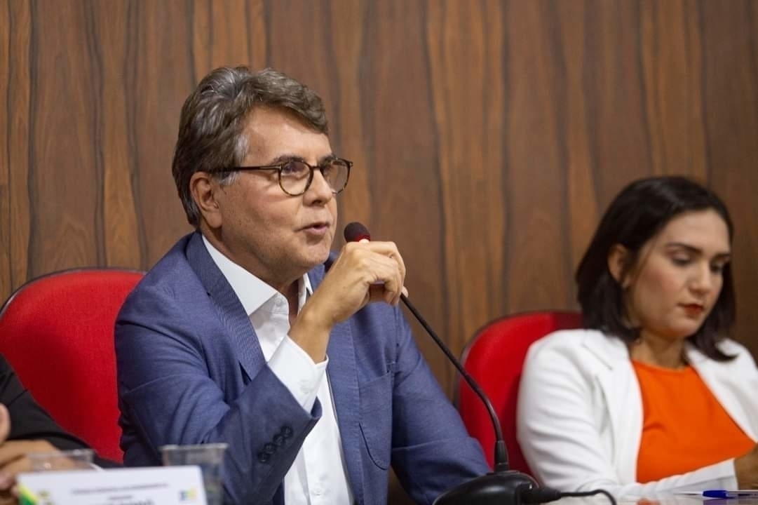 Prefeito João Luiz anuncia reajuste para professores acima do piso 