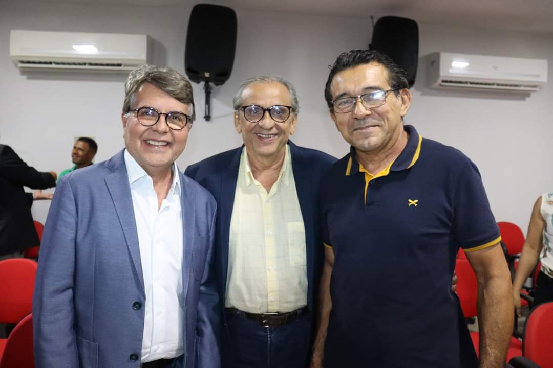 Prefeito João Luiz anuncia reajuste para professores acima do piso  - Imagem 3