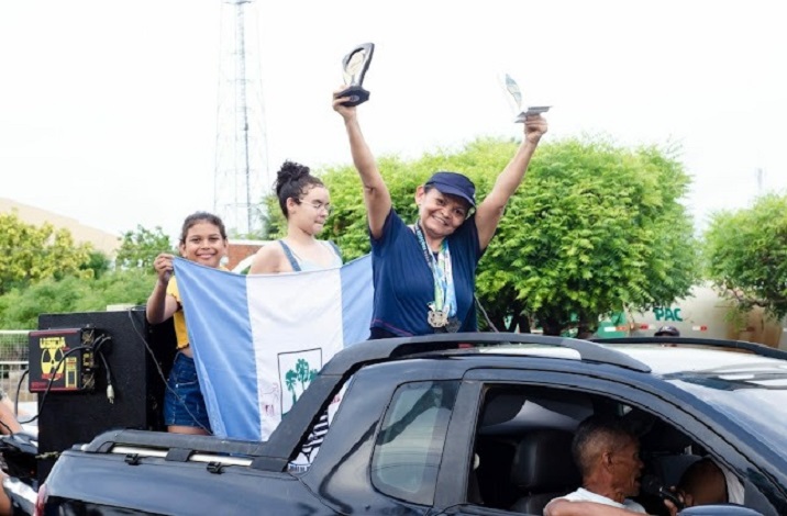 Atleta comemora boa performance em disputas anteriores (Divulgação)