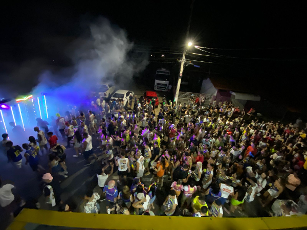 Desfile dos Paredões abre carnaval de Água Branca