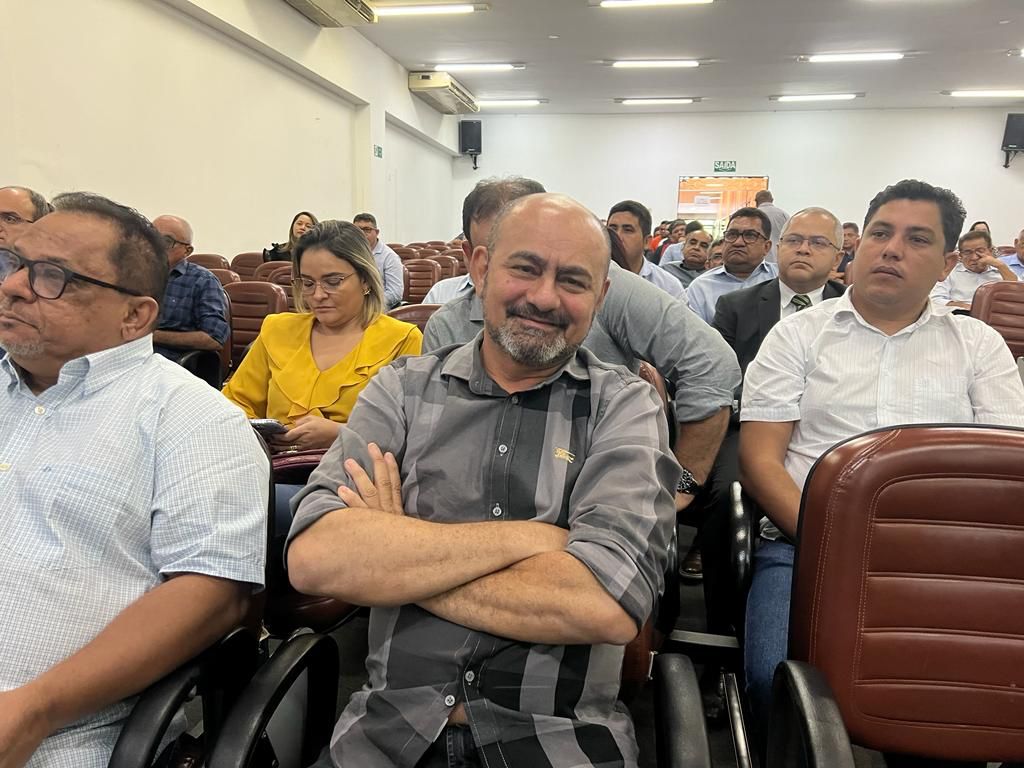 Prefeitos debatem dificuldades em seus Municípios. Monsenhor Gil presente - Imagem 17