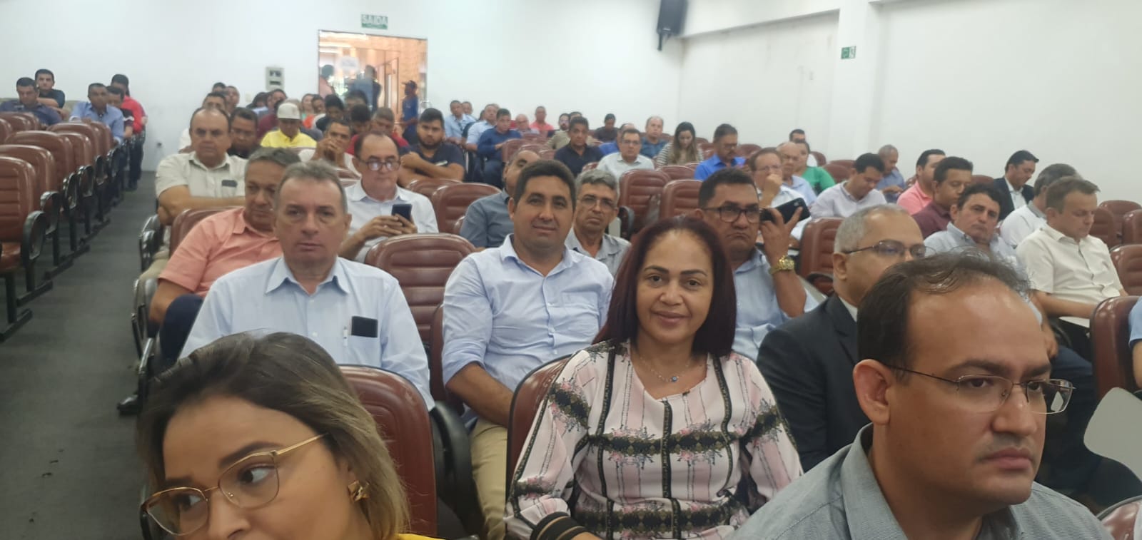 Prefeitos debatem dificuldades em seus Municípios. Monsenhor Gil presente - Imagem 21