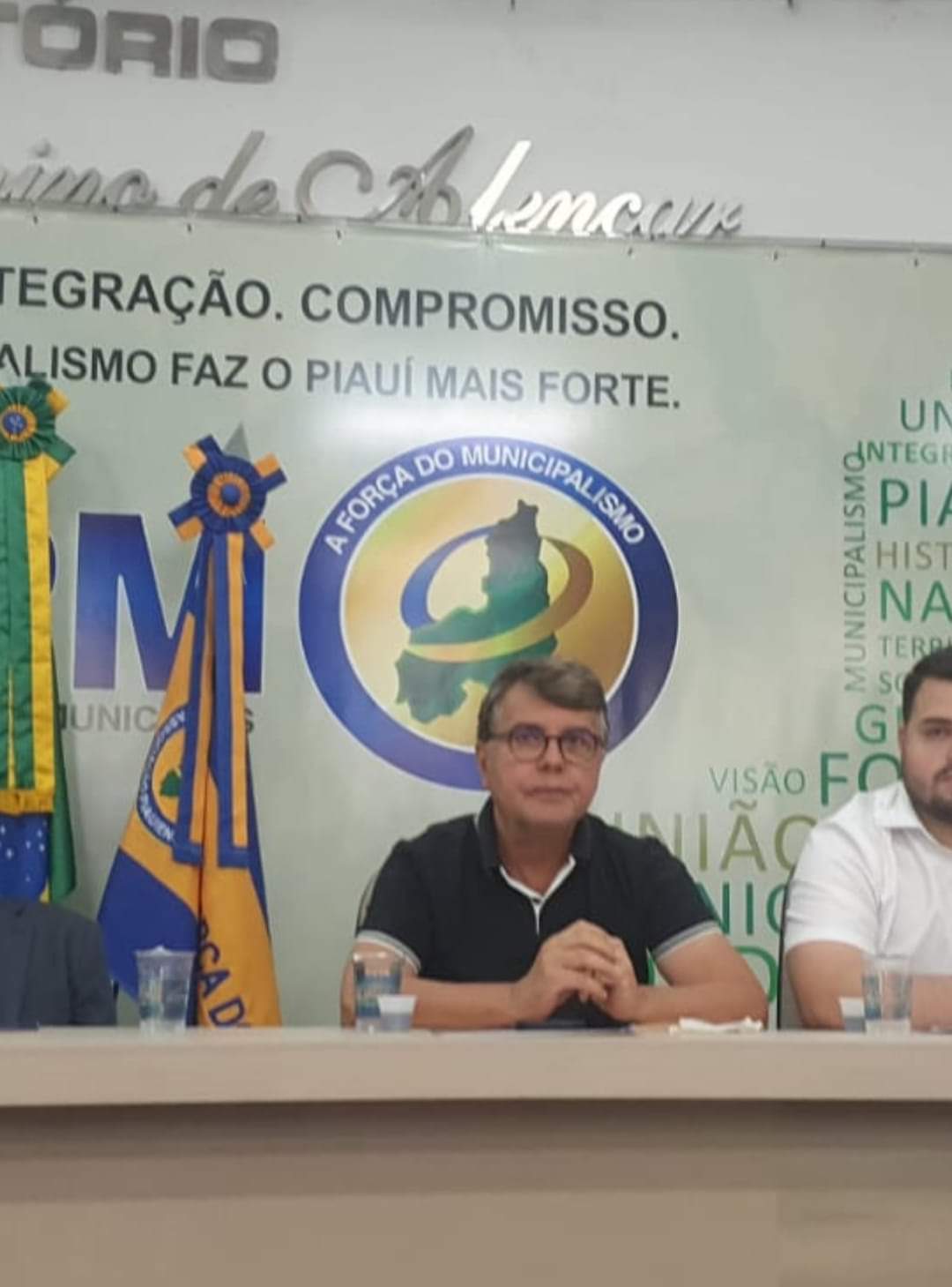 Prefeitos debatem dificuldades em seus Municípios. Monsenhor Gil presente - Imagem 3