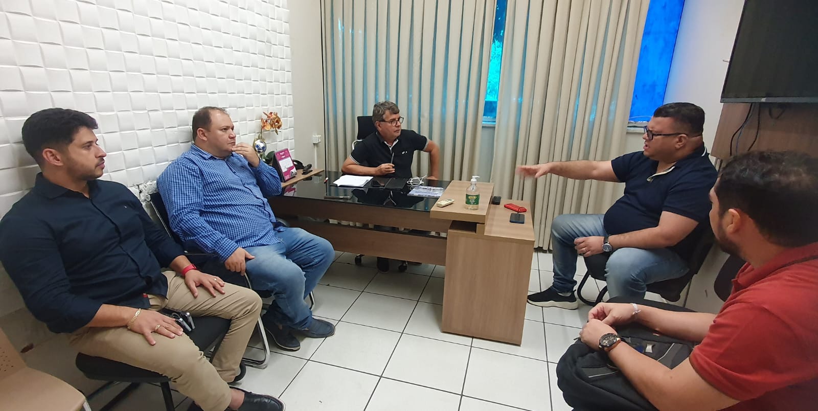 Prefeitos debatem dificuldades em seus Municípios. Monsenhor Gil presente - Imagem 25