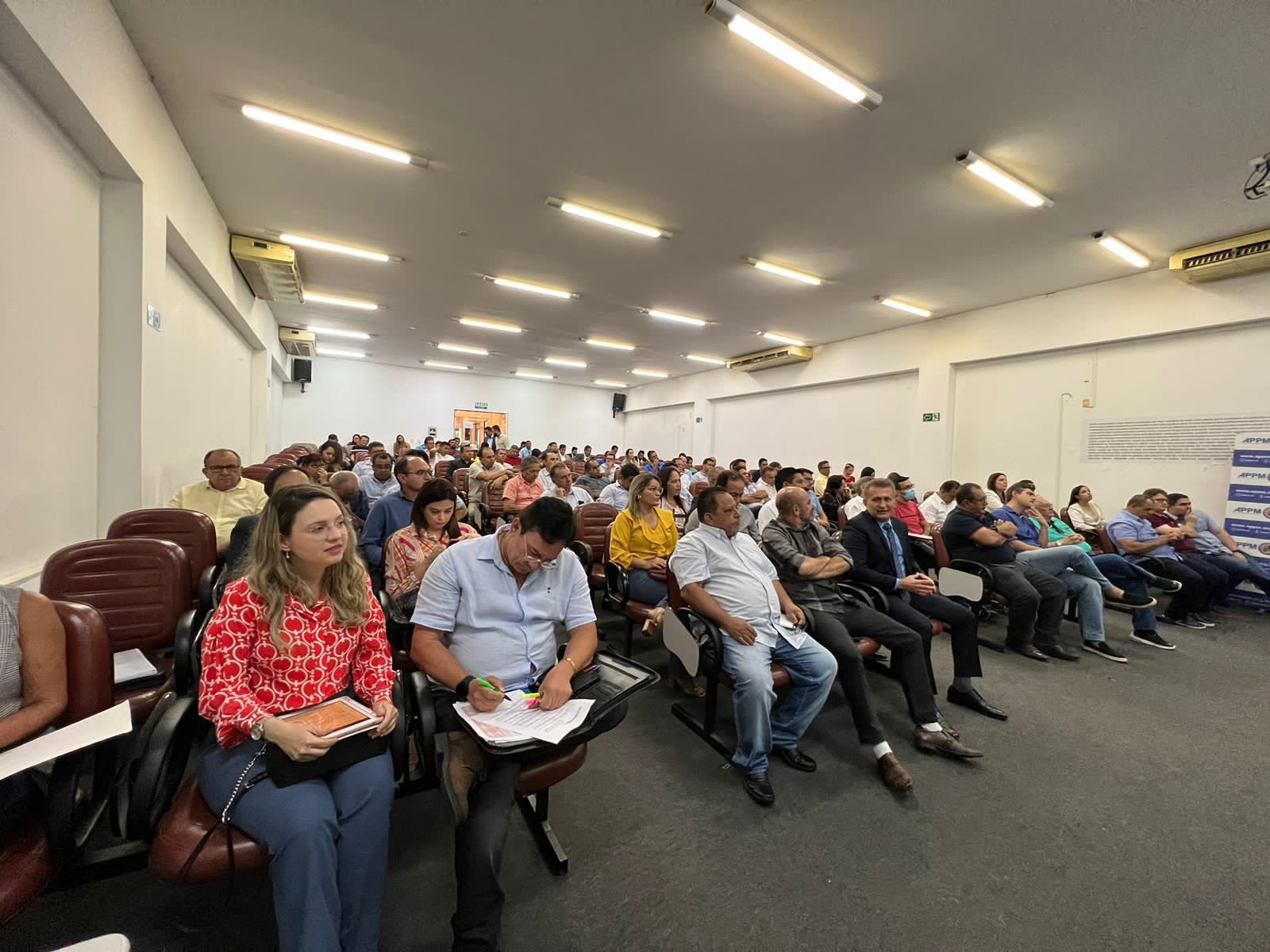 Prefeitos debatem dificuldades em seus Municípios. Monsenhor Gil presente - Imagem 16