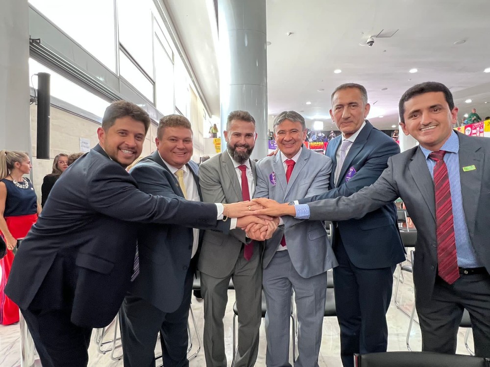 Prefeito Luciano busca recursos para o município durante viagem a Brasília - Imagem 2