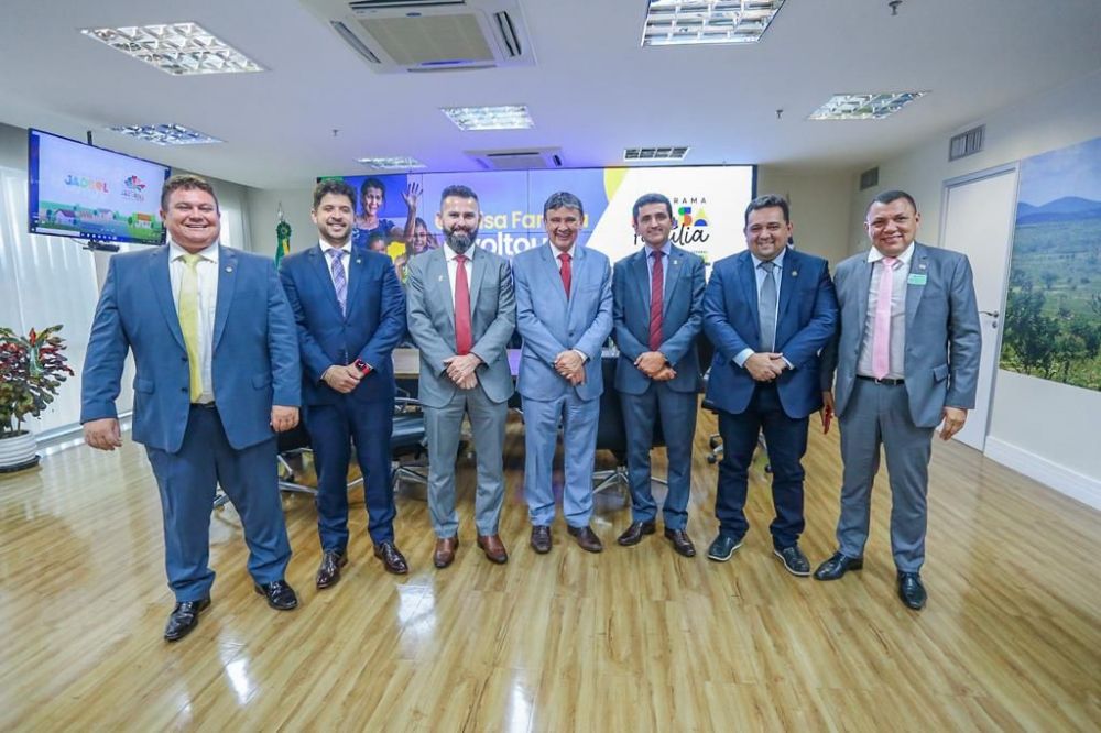 Prefeito Luciano busca recursos para o município durante viagem a Brasília - Imagem 1