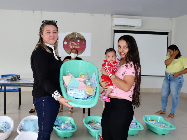 Assistência Social entrega enxovais à gestantes