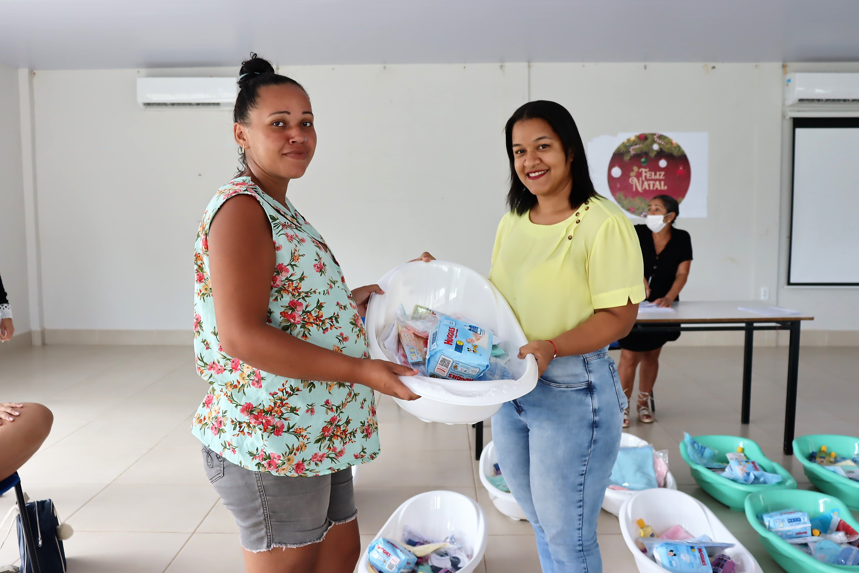 Assistência Social entrega enxovais à gestantes - Imagem 6