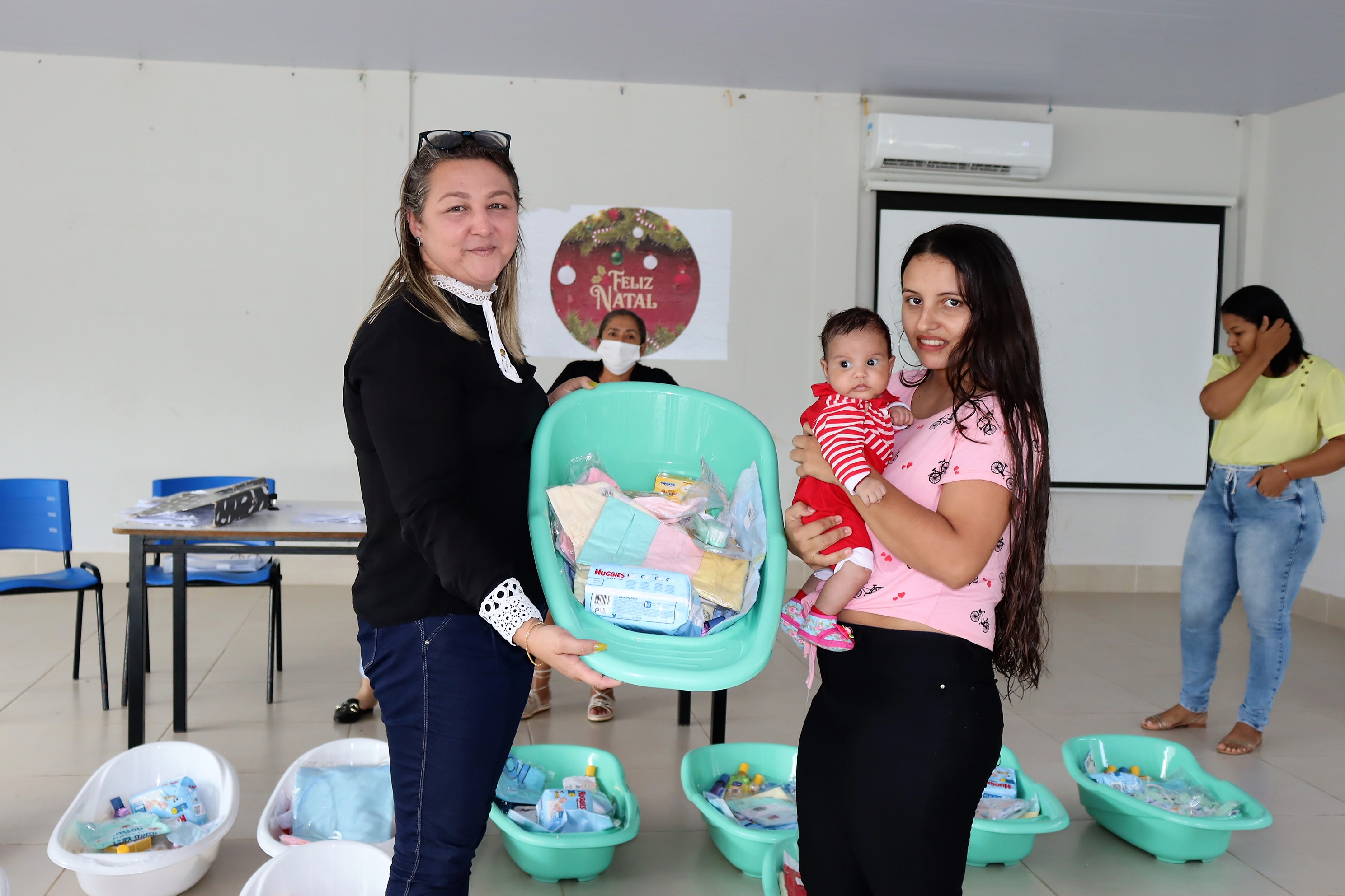 Assistência Social entrega enxovais à gestantes - Imagem 1