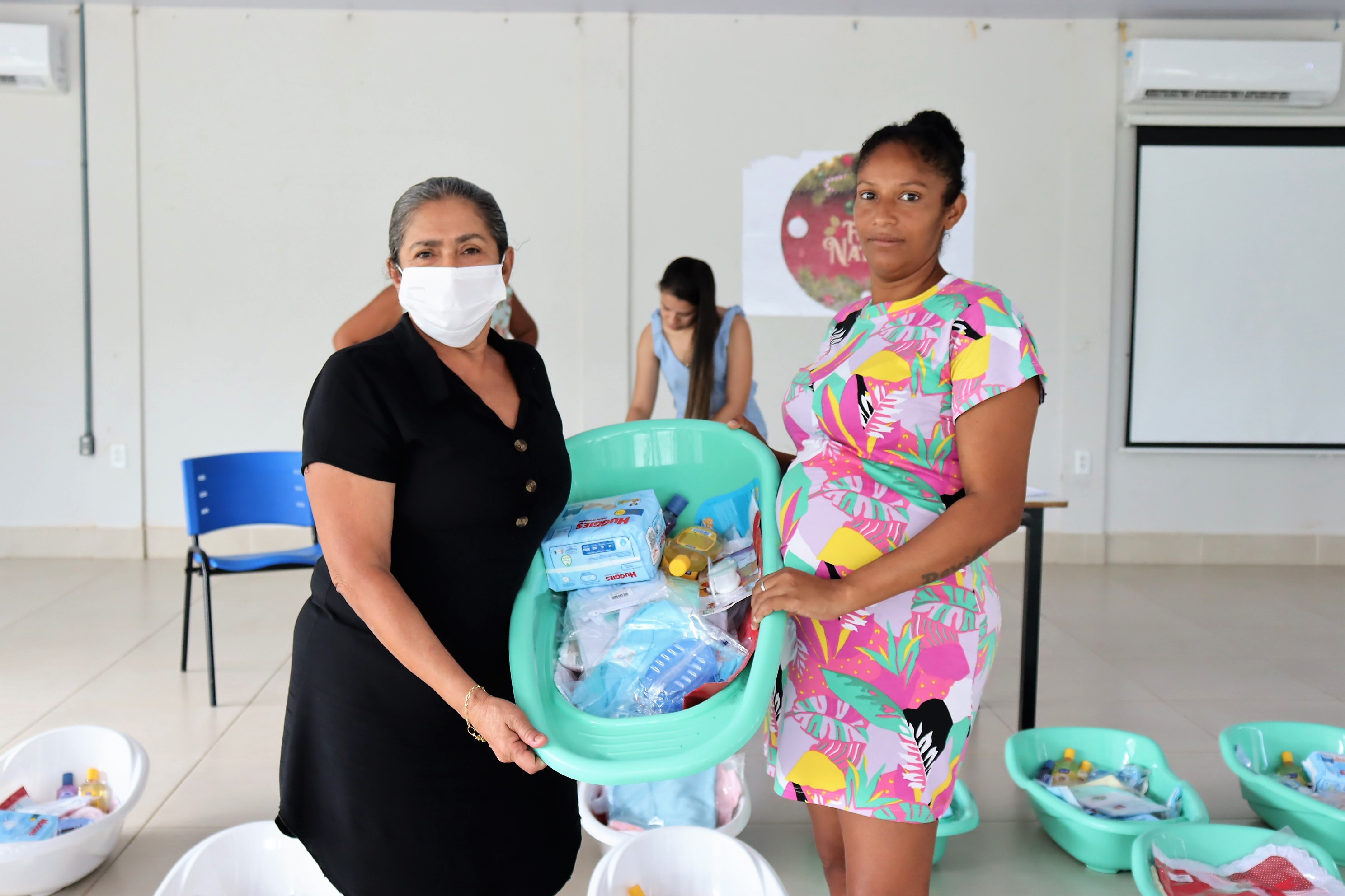 Assistência Social entrega enxovais à gestantes - Imagem 7