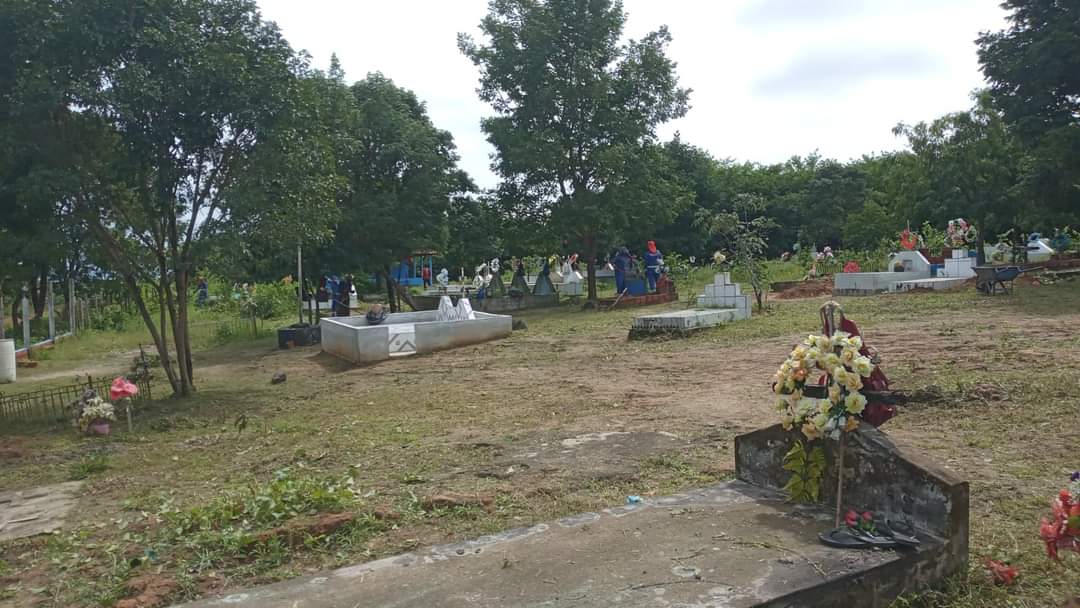 Limpeza de praças, de cemitérios, ruas, cidade limpa em Monsenhor Gil - Imagem 8