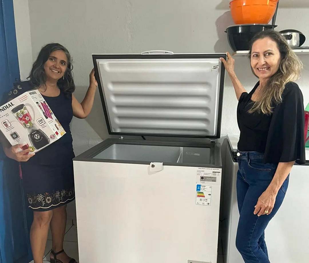 Secretária de Educação Maria do Socorro entrega equipamentos em escolas  - Imagem 9