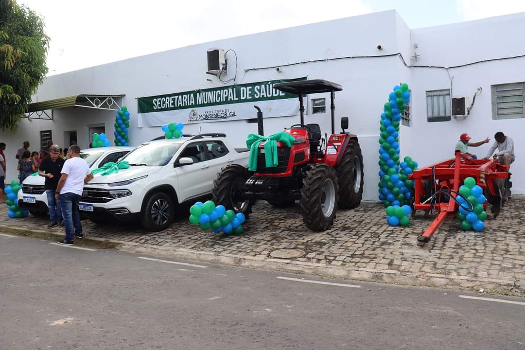 Prefeito João Luiz faz entrega de Veículos para Saúde e Agricultura - Imagem 2